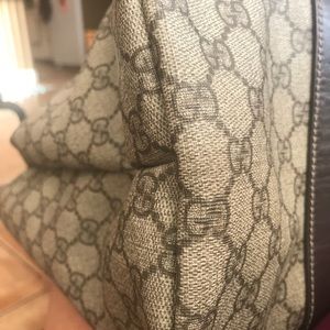 Extra pictures of Gucci handbag.